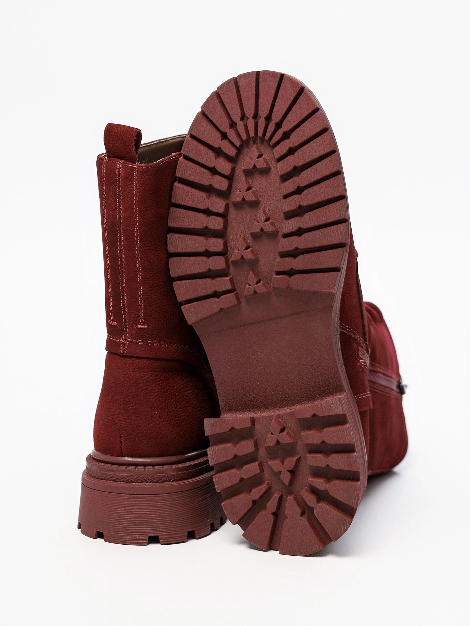 Ботинки бордового цвета на рльефной подошве